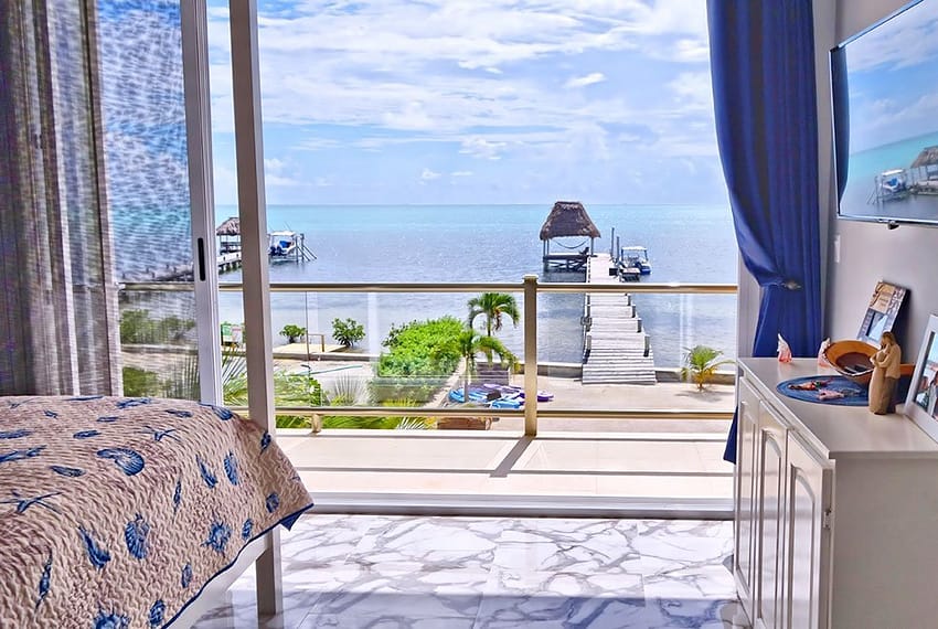 ultimate-luxury-beach-house-master-bedroom-3