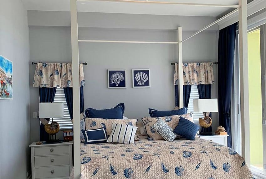 ultimate-luxury-beach-house-master-bedroom-4